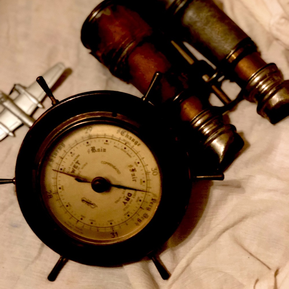 VTG OHIO BRAND SHIPS WHEEL BAROMETER MADE IN ENGLAND

Copper face circa 1920